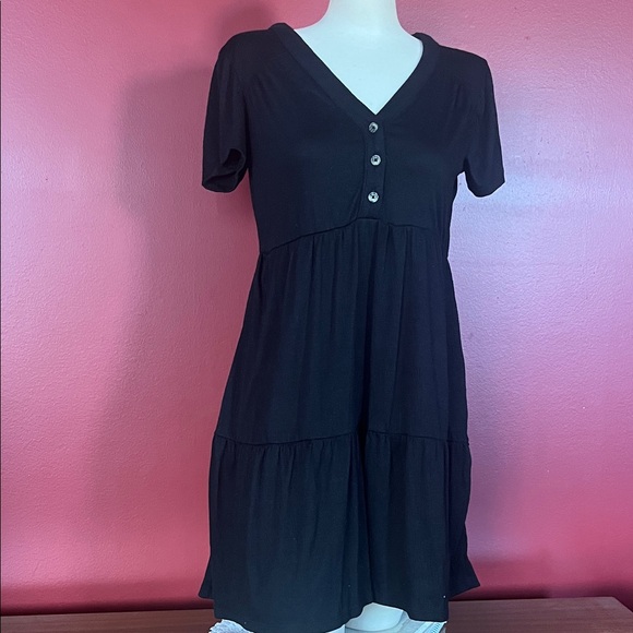 Knox Rose Dresses & Skirts - Knox Rose Black V-Neck Dress
